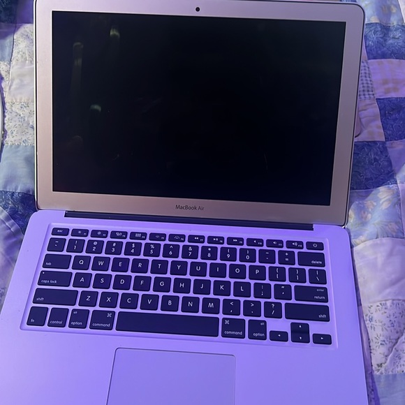 MacBook Air 13 inch (2017) - Picture 2 of 3